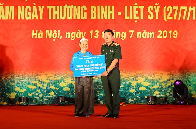 Đặc sắc chương trình tặng quà, giao lưu nghệ thuật tri ân thương binh, liệt sĩ ảnh 5