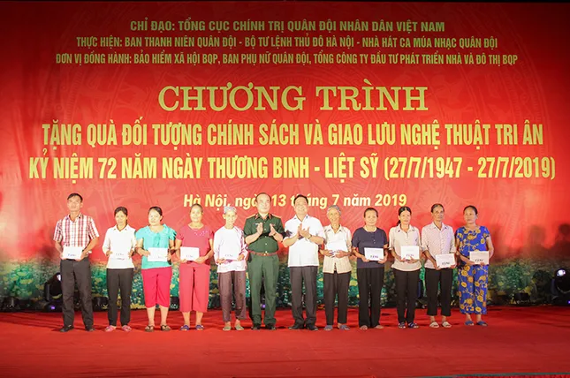 Đặc sắc chương trình tặng quà, giao lưu nghệ thuật tri ân thương binh, liệt sĩ ảnh 4