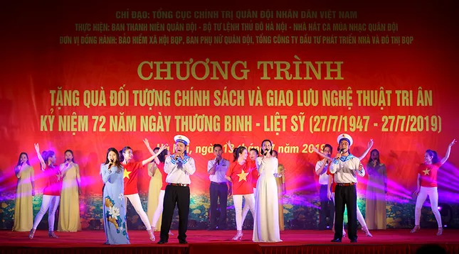 Đặc sắc chương trình tặng quà, giao lưu nghệ thuật tri ân thương binh, liệt sĩ ảnh 1
