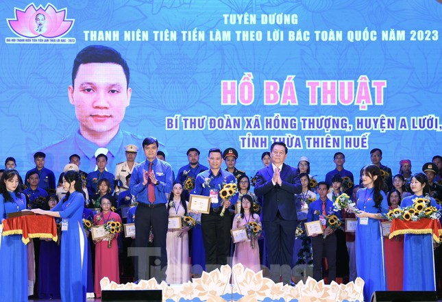 Hòa Minzy cùng 443 đại biểu được tuyên dương Thanh niên tiên tiến làm theo lời Bác lần thứ VIII năm 2025 ảnh 1