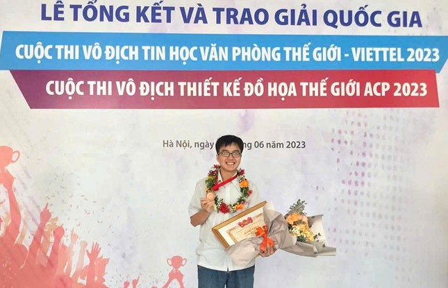 Nam sinh IT làm tủ thuốc thông minh chữa ‘bệnh’ quên uống thuốc ảnh 2