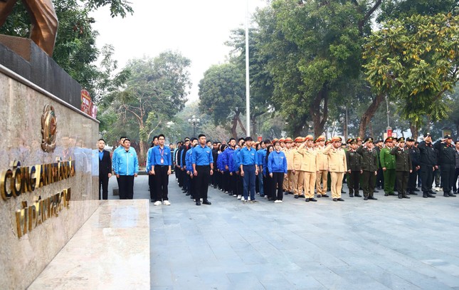 Hà Nội ra quân cao điểm giữ gìn an ninh trật tự, an toàn giao thông dịp Tết ảnh 2