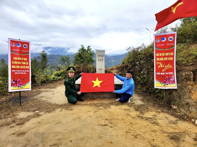 Nhiều đoàn viên ưu tú được kết nạp Đảng trong ngày kỷ niệm thành lập Đảng ảnh 3