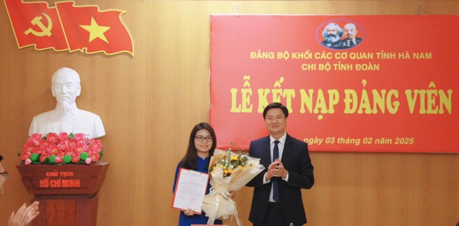 Nhiều đoàn viên ưu tú được kết nạp Đảng trong ngày kỷ niệm thành lập Đảng ảnh 2