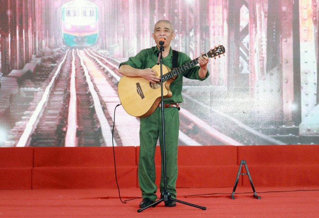 NSND Quang Thọ mang 'cung đàn mùa xuân' tiếp lửa Gen Z ảnh 2