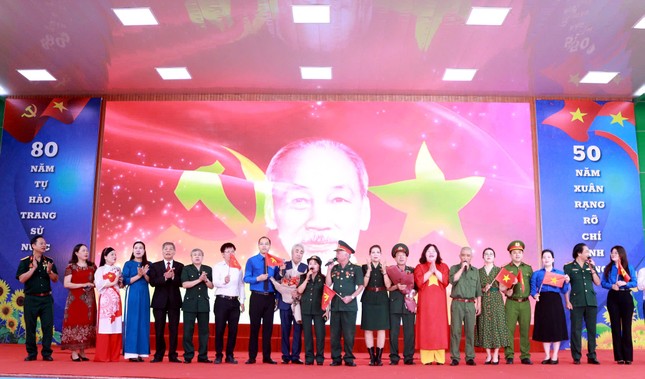 NSND Quang Thọ mang 'cung đàn mùa xuân' tiếp lửa Gen Z ảnh 5