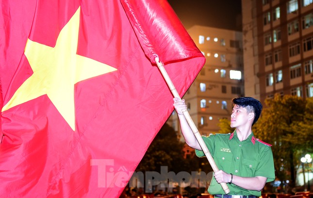 Gặp gen Z đánh trống sấm, múa cờ đại dịp đại lễ mừng non sông ảnh 4