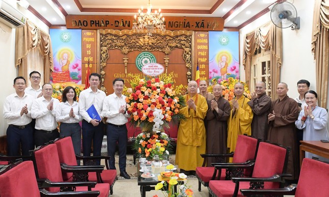 Chủ tịch T.Ư Hội LHTN Việt Nam thăm, chúc mừng Giáo hội Phật giáo Việt Nam ảnh 1