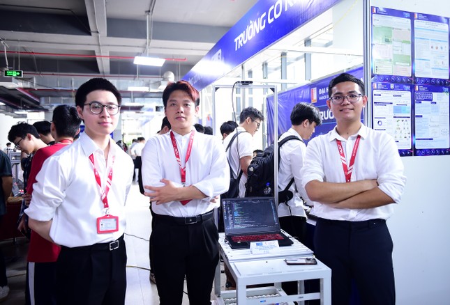 Robot chạy theo người, UAV lấy cảm hứng từ cò trắng Việt Nam ảnh 1