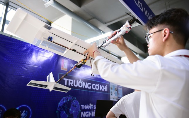 Robot chạy theo người, UAV lấy cảm hứng từ cò trắng Việt Nam ảnh 2