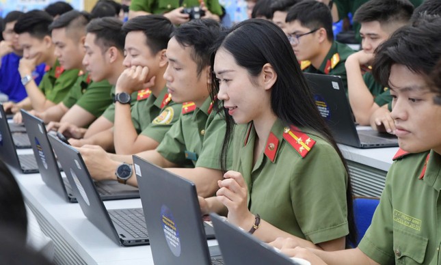 Bật mí câu hỏi, chủ đề cuộc thi Olympic tiếng Anh dành cho cán bộ trẻ 2025 ảnh 4