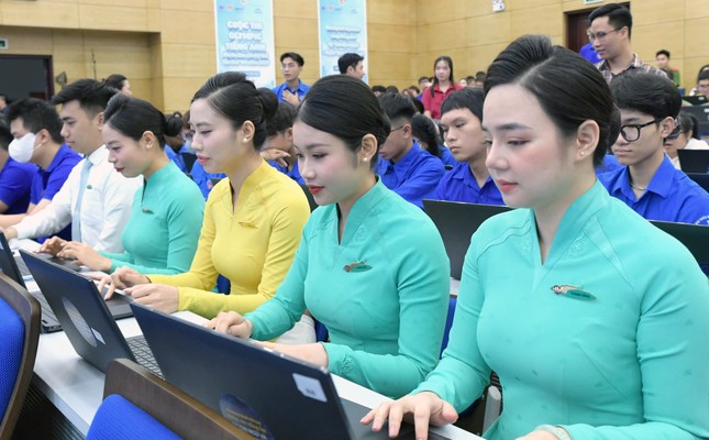 Bật mí câu hỏi, chủ đề cuộc thi Olympic tiếng Anh dành cho cán bộ trẻ 2025 ảnh 3