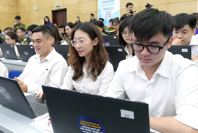 Bật mí câu hỏi, chủ đề cuộc thi Olympic tiếng Anh dành cho cán bộ trẻ 2025 ảnh 5