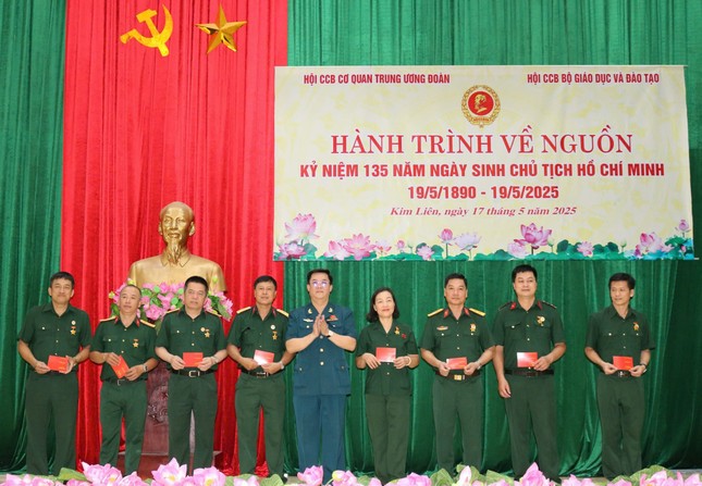 Hội Cựu chiến binh cơ quan T.Ư Đoàn tổ chức hành trình về nguồn tại Nghệ An ảnh 4