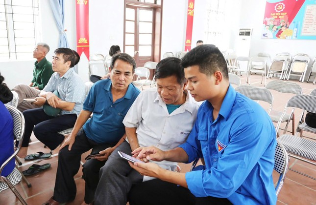 Cấp phát chữ ký số trong ra quân Chiến dịch Thanh niên tình nguyện Hè 2025 ảnh 1