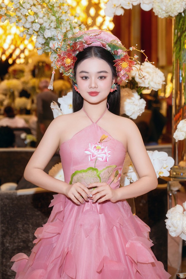 Mẫu teen Việt xinh đẹp, học giỏi tỏa sáng tại Liên hoan phim Cannes 2025 ảnh 4