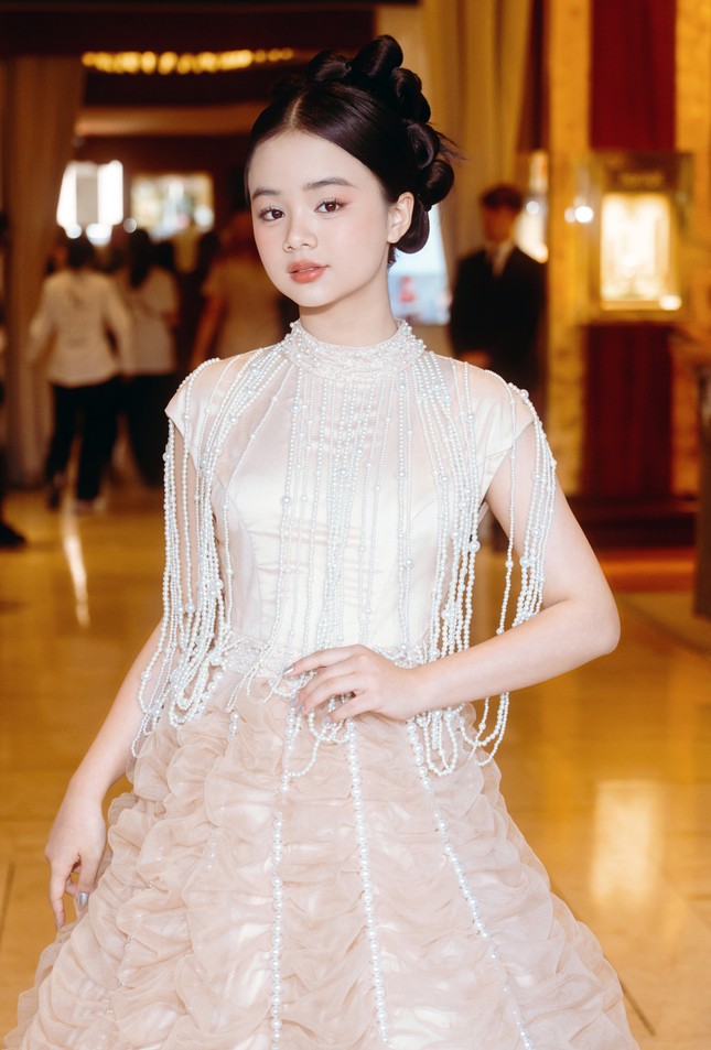 Mẫu teen Việt xinh đẹp, học giỏi tỏa sáng tại Liên hoan phim Cannes 2025 ảnh 8