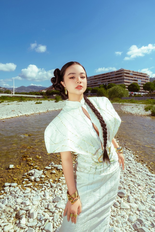 Mẫu teen Việt xinh đẹp, học giỏi tỏa sáng tại Liên hoan phim Cannes 2025 ảnh 11