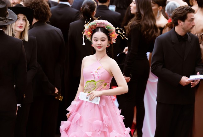 Mẫu teen Việt xinh đẹp, học giỏi tỏa sáng tại Liên hoan phim Cannes 2025 ảnh 1