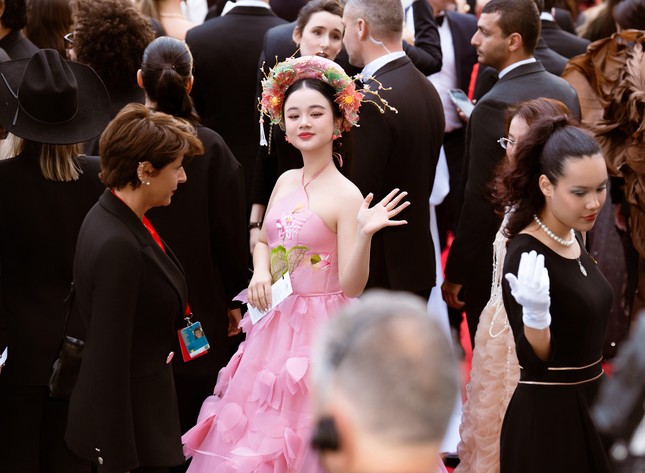 Mẫu teen Việt xinh đẹp, học giỏi tỏa sáng tại Liên hoan phim Cannes 2025 ảnh 2