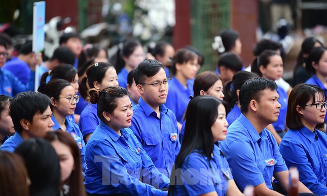 Biến phế liệu thành xe đạp, bàn học tặng học sinh khó khăn ảnh 3