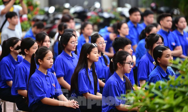 Biến phế liệu thành xe đạp, bàn học tặng học sinh khó khăn ảnh 2