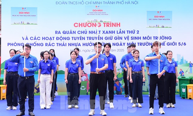 Biến phế liệu thành xe đạp, bàn học tặng học sinh khó khăn ảnh 1