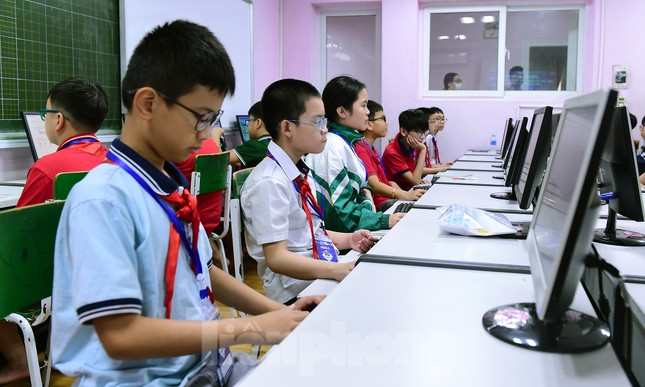 Hai học sinh lớp 8 thiết kế sản phẩm AI giải quyết ùn tắc giao thông ảnh 5