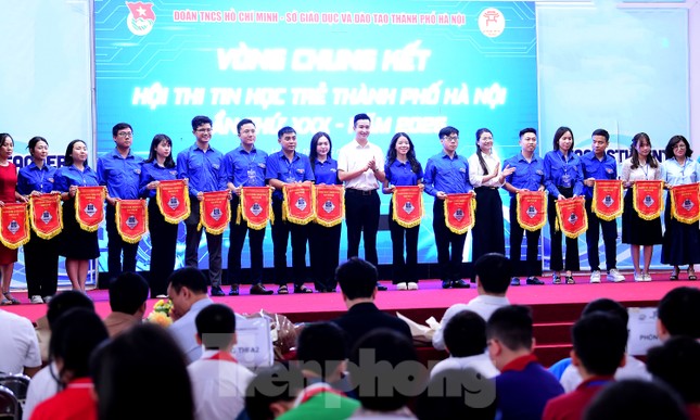 Hai học sinh lớp 8 thiết kế sản phẩm AI giải quyết ùn tắc giao thông ảnh 12