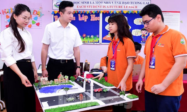Hai học sinh lớp 8 thiết kế sản phẩm AI giải quyết ùn tắc giao thông ảnh 4