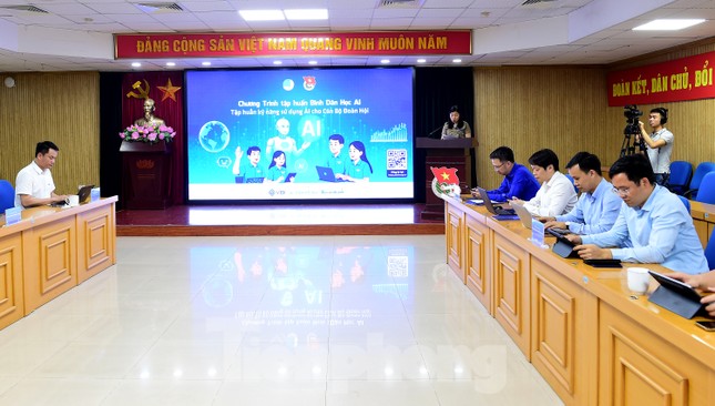 Trí thức trẻ Việt Nam ghi danh trên thế giới &apos;đứng lớp&apos; Bình dân học AI ảnh 1
