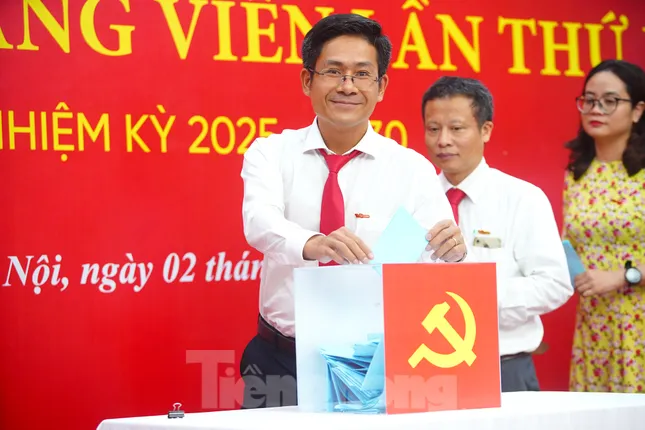 Nhà báo Phùng Công Sưởng tái đắc cử Bí thư Đảng ủy báo Tiền Phong ảnh 5