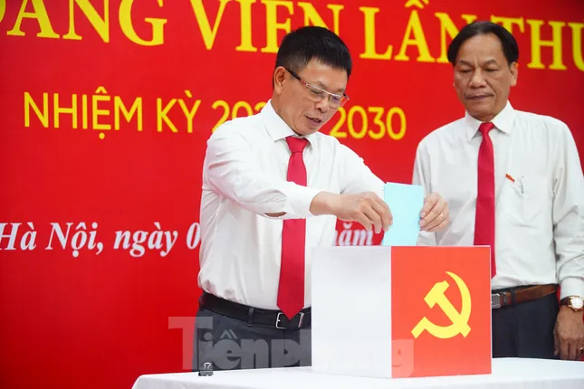 Nhà báo Phùng Công Sưởng tái đắc cử Bí thư Đảng ủy báo Tiền Phong ảnh 4