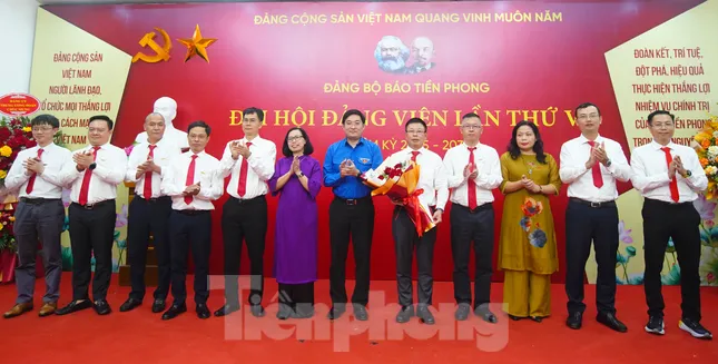 Nhà báo Phùng Công Sưởng tái đắc cử Bí thư Đảng ủy báo Tiền Phong ảnh 1