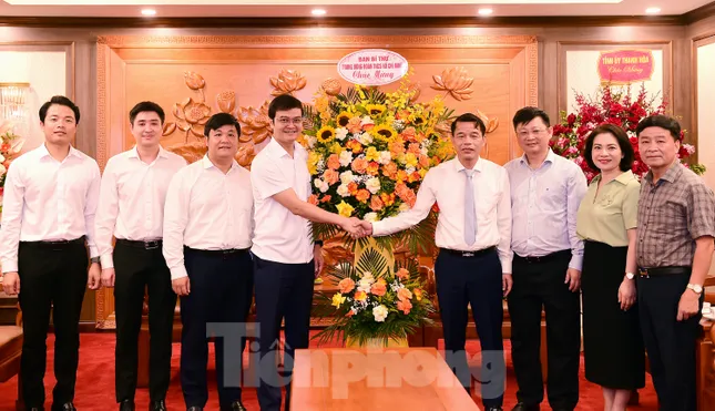 Bí thư thứ nhất Trung ương Đoàn chúc mừng Báo Nhân Dân, Thông tấn xã Việt Nam, Ban Tuyên giáo và Dân vận Trung ương ảnh 3