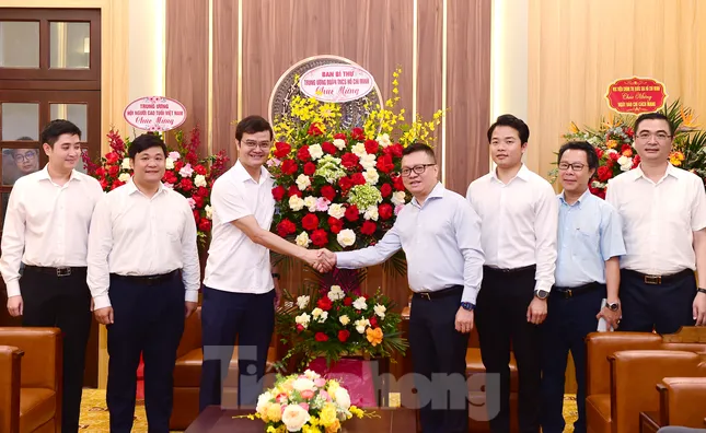 Bí thư thứ nhất Trung ương Đoàn chúc mừng Báo Nhân Dân, Thông tấn xã Việt Nam, Ban Tuyên giáo và Dân vận Trung ương ảnh 1
