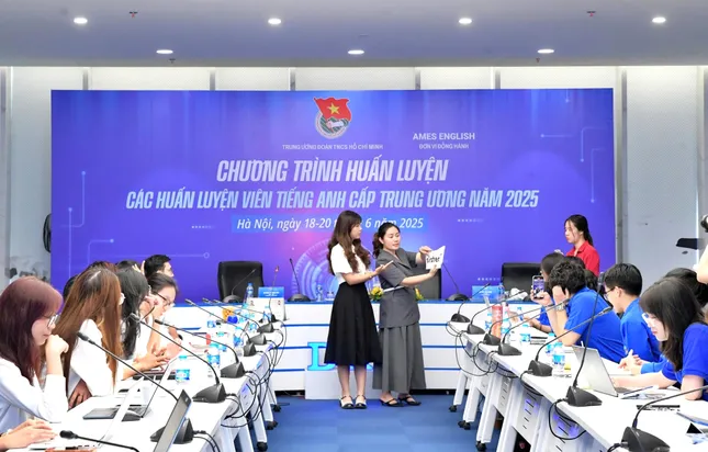 Hơn 190 &apos;áo xanh&apos; tập huấn huấn luyện viên dạy tiếng Anh cấp Trung ương năm 2025 ảnh 3