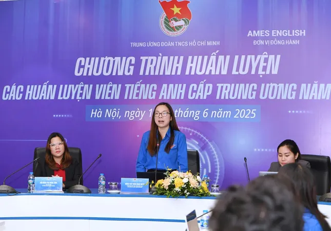 Hơn 190 &apos;áo xanh&apos; tập huấn huấn luyện viên dạy tiếng Anh cấp Trung ương năm 2025 ảnh 2