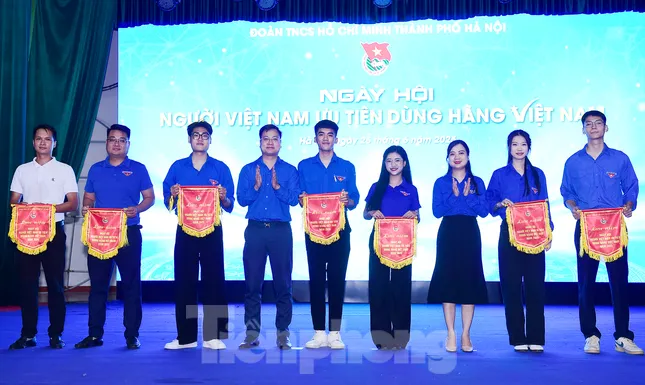 Đặc sản Hà thành thu hút giới trẻ ảnh 1