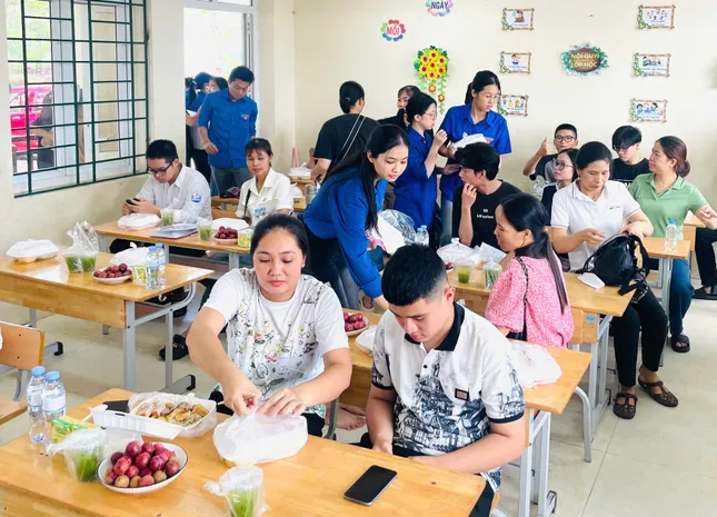 Đón tiếp sĩ tử như con em trong nhà ảnh 4