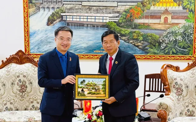 Bí thư Trung ương Đoàn chào xã giao Bí thư, Tỉnh trưởng Viêng Chăn ảnh 1