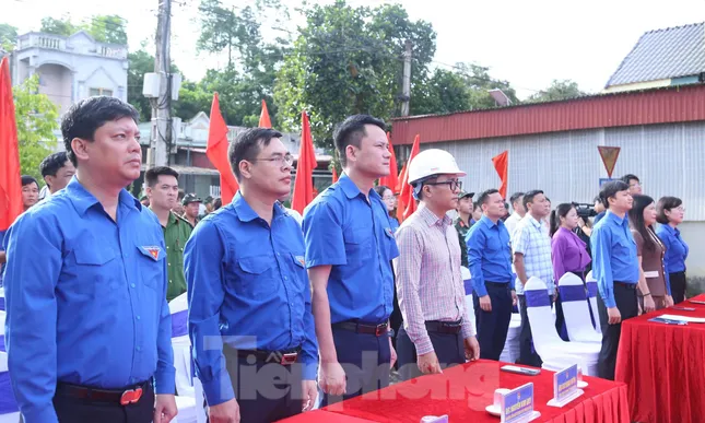 Phát động cao điểm tình nguyện hỗ trợ thi công đường dây 500kV Lào Cai - Vĩnh Yên ảnh 3