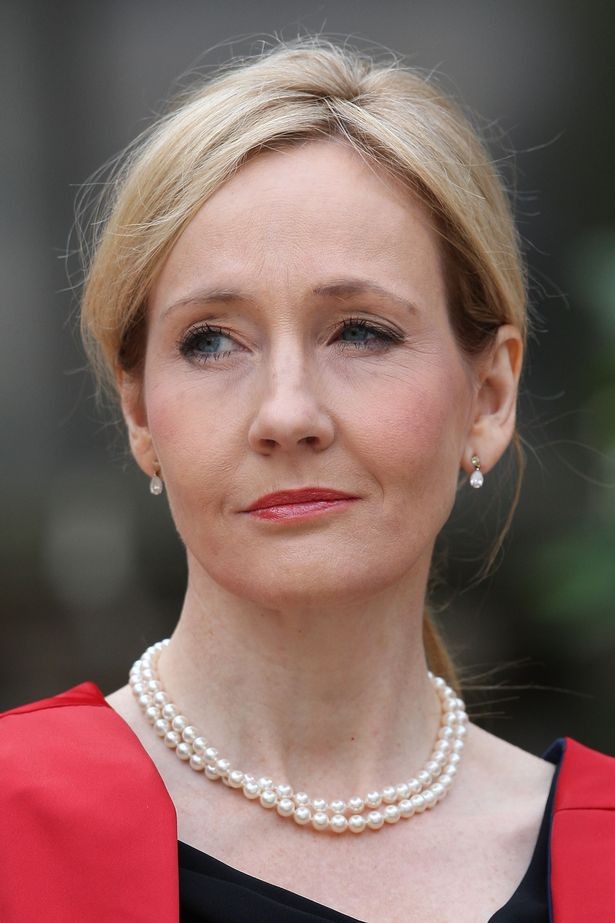 J. K. Rowling tiết lộ từng bị lạm dụng tình dục ở độ tuổi 20 “ám ảnh” đến tận bây giờ ảnh 2