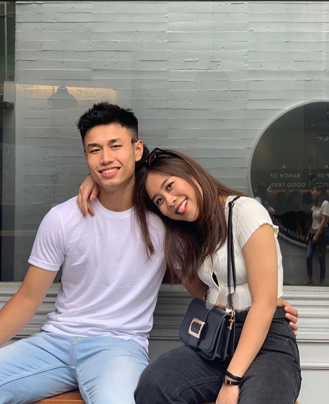 Chuyện yêu xa của gái xinh và hot boy bóng rổ: Về nước chơi bất ngờ không báo trước, bạn trai ngã ngửa ra xong chạy trốn - Ảnh 5. Chuyện yêu xa của gái xinh và hot boy bóng rổ: Về nước chơi bất ngờ không báo trước, bạn trai ngã ngửa ra xong chạy trốn - Ảnh 5.