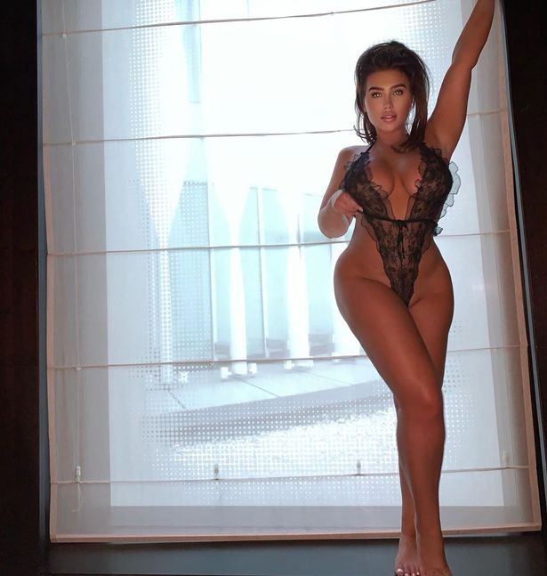 Phim mới Netflix hội tụ “siêu phẩm quốc dân”; Lauren Goodger diện đồ lót không thể nhỏ hơn ảnh 12