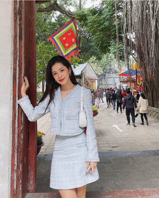 “Sao” Việt diện đồ và trang điểm cho dịp Tết Tân Sửu 2021: Áo dài tay phồng và bộ suit lên ngôi ảnh 15