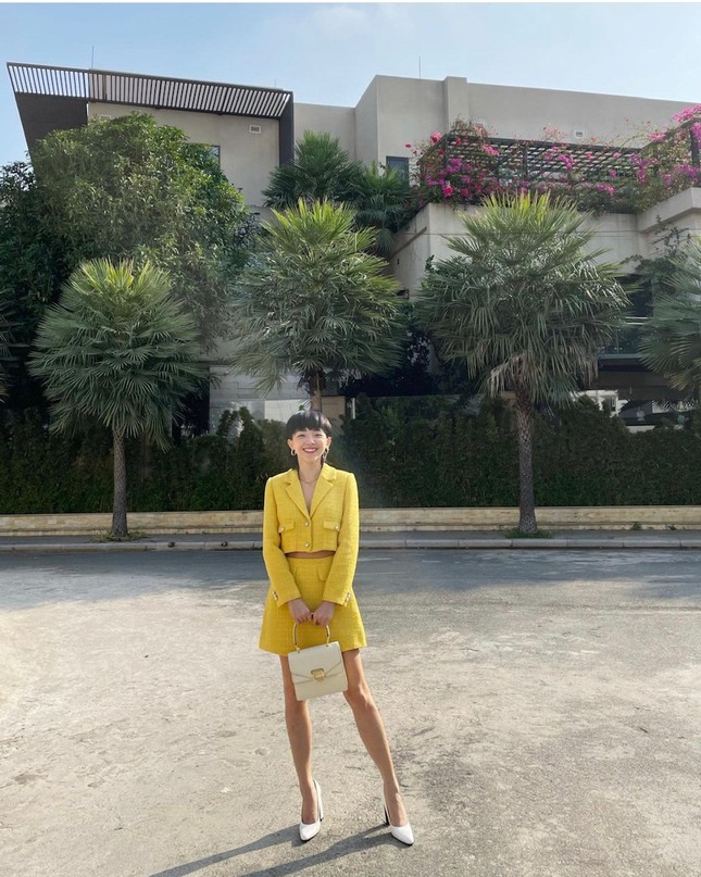 “Sao” Việt diện đồ và trang điểm cho dịp Tết Tân Sửu 2021: Áo dài tay phồng và bộ suit lên ngôi ảnh 14
