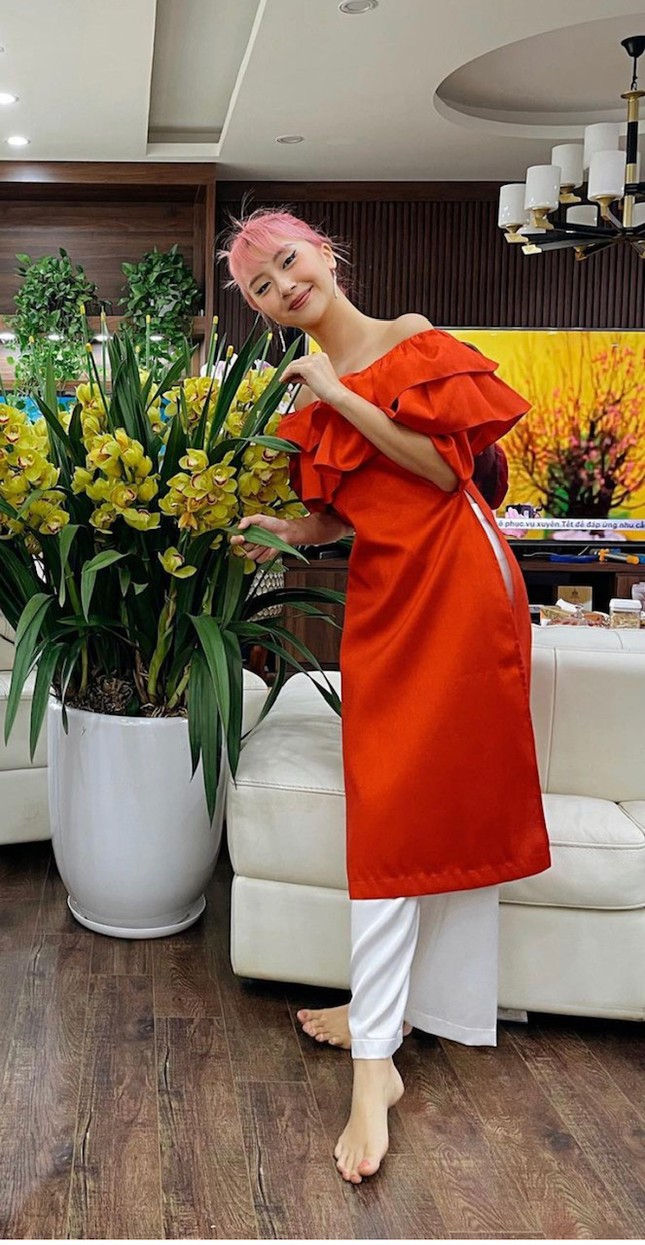 “Sao” Việt diện đồ và trang điểm cho dịp Tết Tân Sửu 2021: Áo dài tay phồng và bộ suit lên ngôi ảnh 8