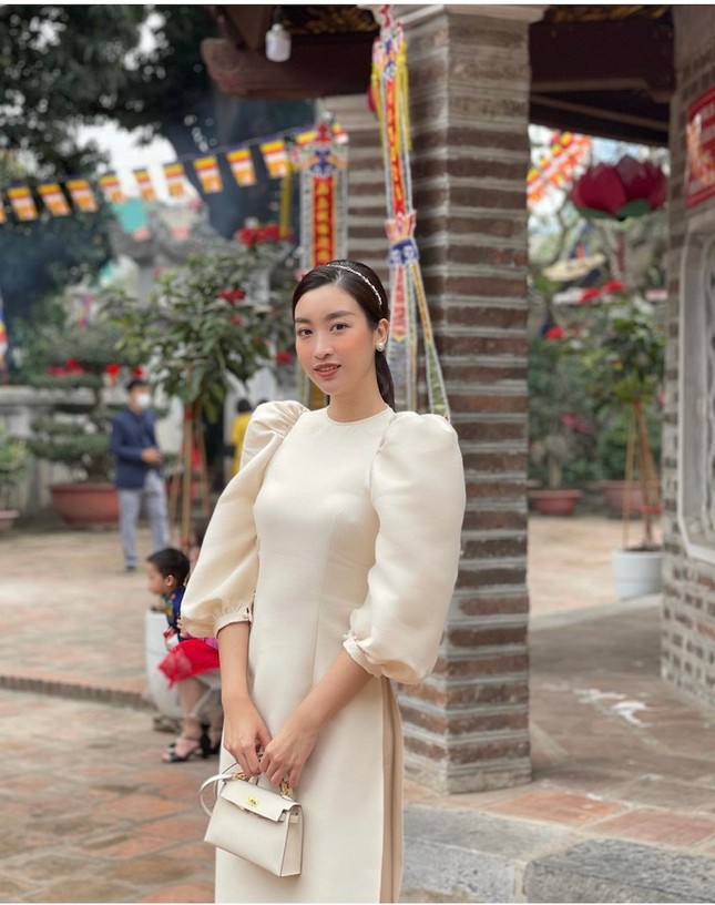 “Sao” Việt diện đồ và trang điểm cho dịp Tết Tân Sửu 2021: Áo dài tay phồng và bộ suit lên ngôi ảnh 3