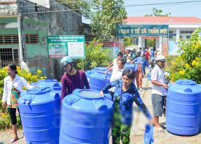 T.Ư Đoàn chung tay hỗ trợ người dân vùng hạn mặn ảnh 1